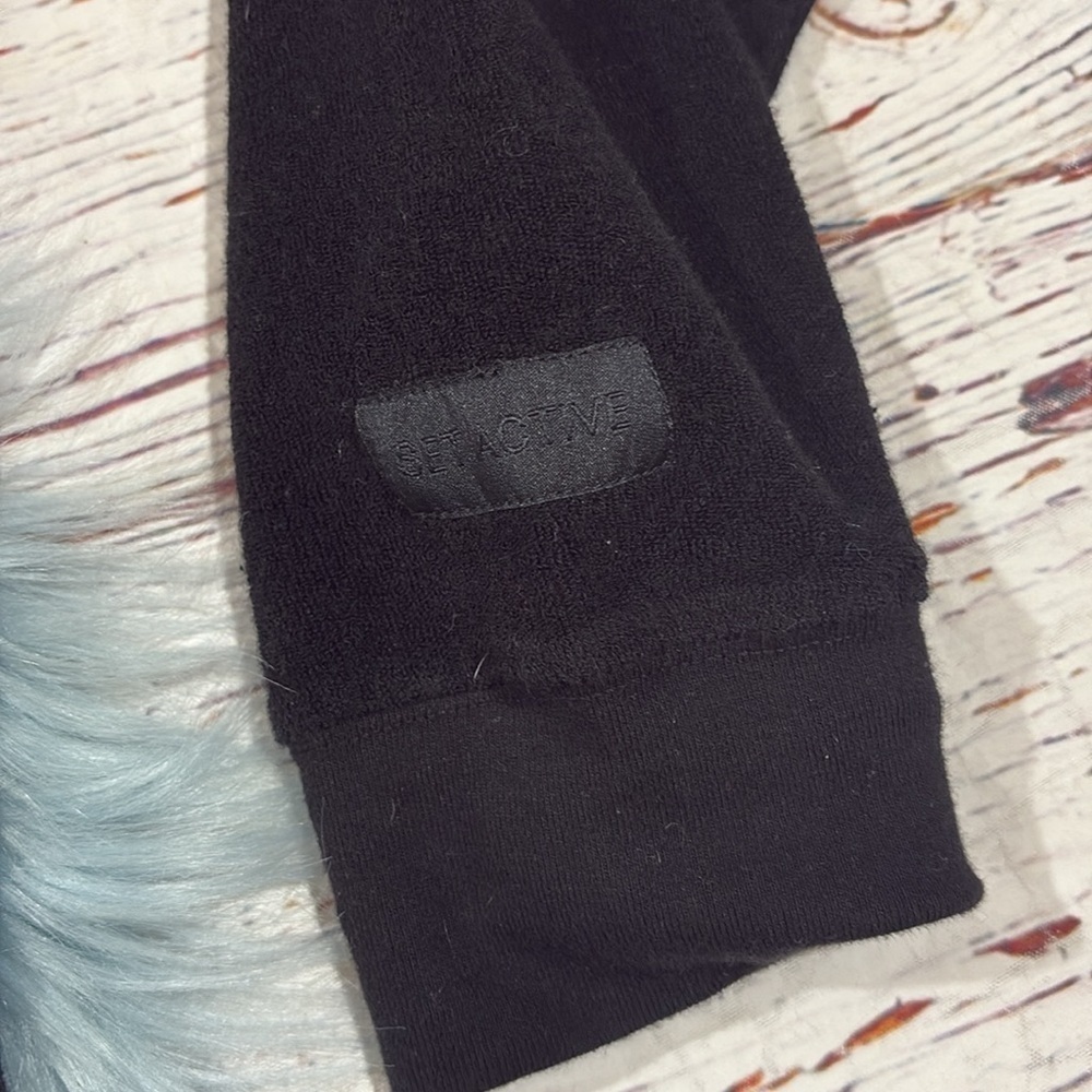 Set Active Black Velour Crewneck Cropped Sweatshirt - Picture 9 of 9